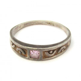 Stříbrný prsten s růžovým topazem