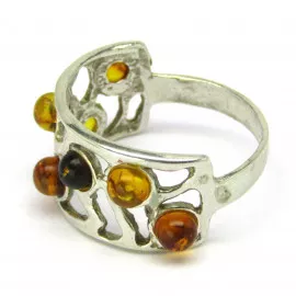 Stříbrný prsten s jantarem