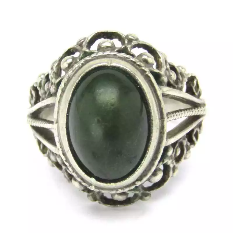 Stříbrný prsten s olivínem