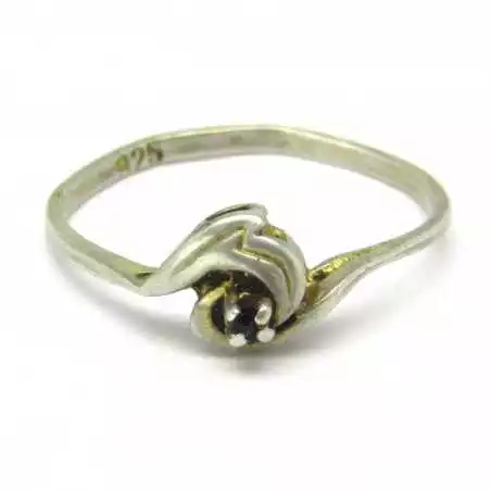 Stříbrný prsten se safírem