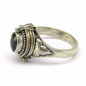 Stříbrný jedový prsten s granátem