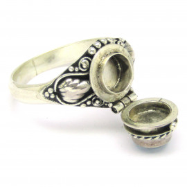 Stříbrný jedový prsten s akvamarínem