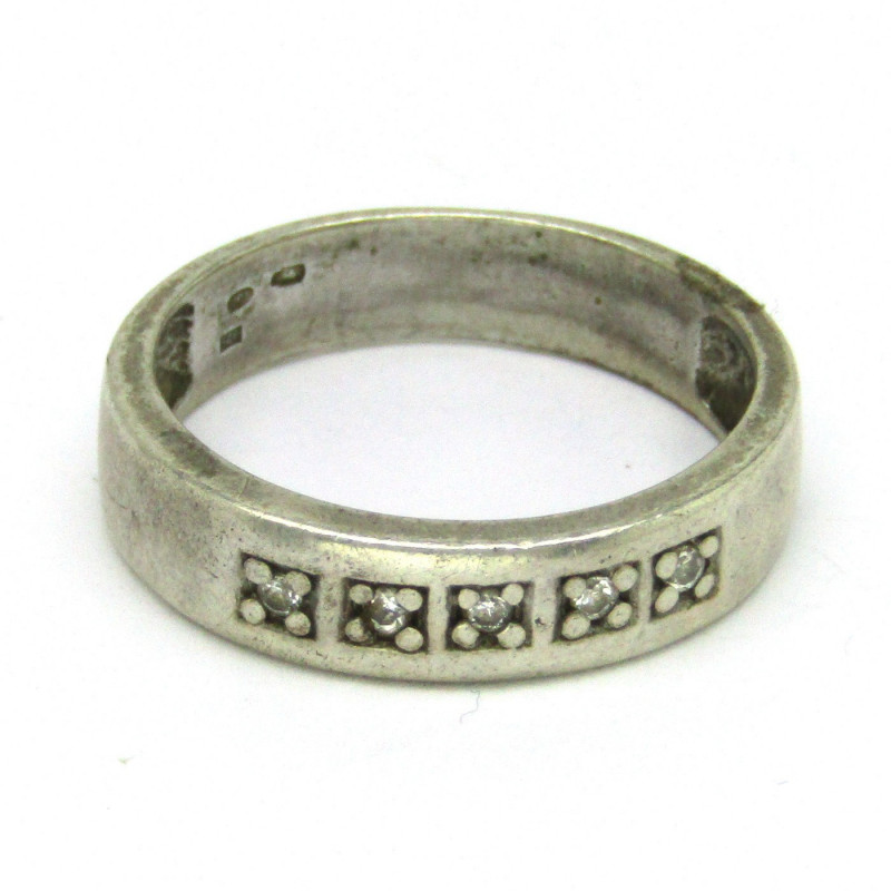 Stříbrný prsten s bílými safíry