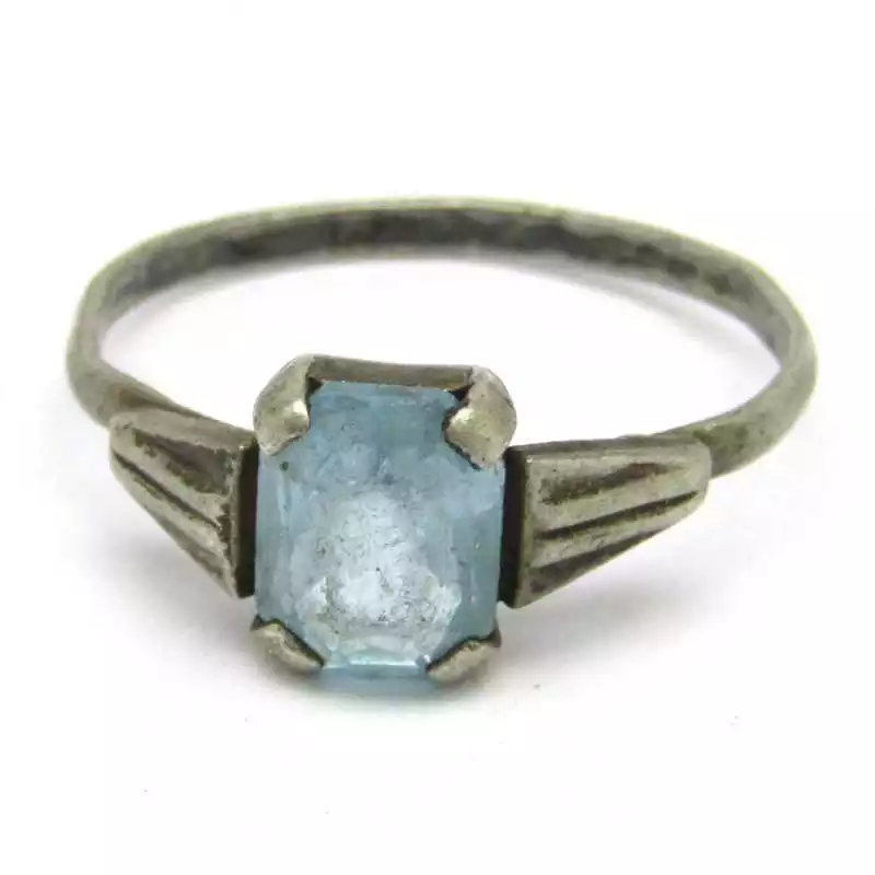 Stříbrný prsten s topazem