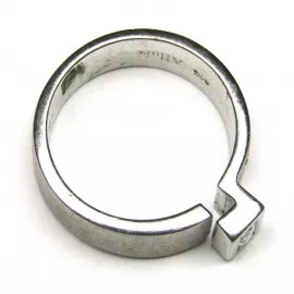 Stříbrný prsten se zirkony