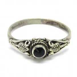 Stříbrný prsten s onyxem