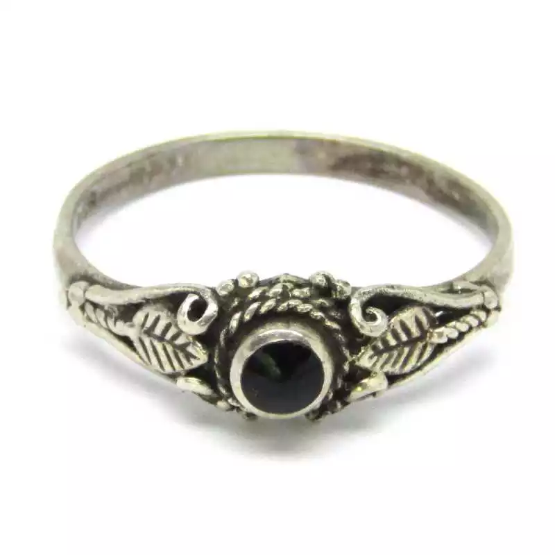 Stříbrný prsten s onyxem