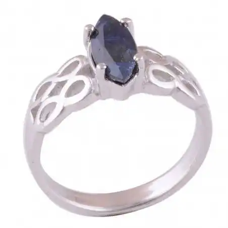 Stříbrný prsten se safírem