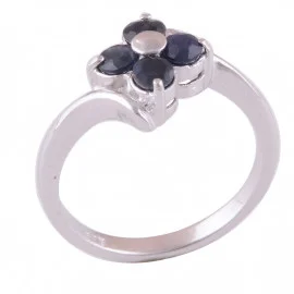 Stříbrný prsten se safíry