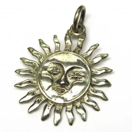 Stříbrný přívěsek slunce