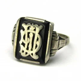 Stříbrný prsten s onyxem