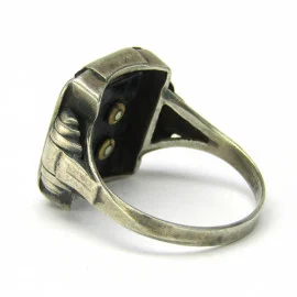Stříbrný prsten s onyxem