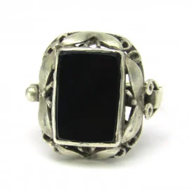 Stříbrný prsten s onyxem