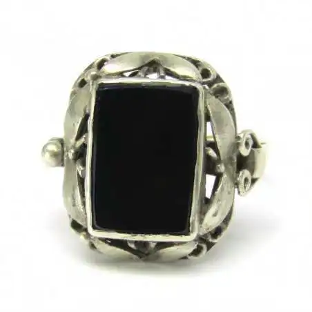 Stříbrný prsten s onyxem