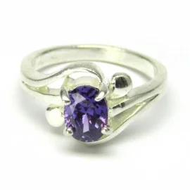 Stříbrný prsten s iolitem