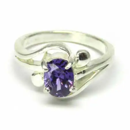 Stříbrný prsten s iolitem