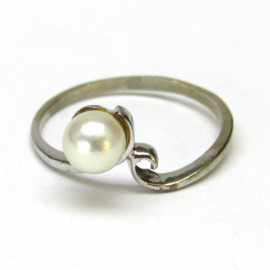 Prsten s perlou s obsahem zlata