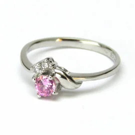 Prsten se safírem a brilianty s obsahem zlata