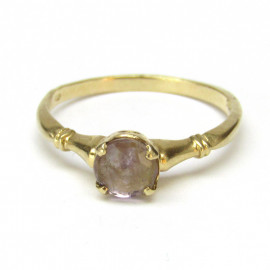 Zlatý prsten se safírem