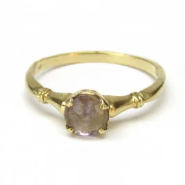 Zlatý prsten se safírem