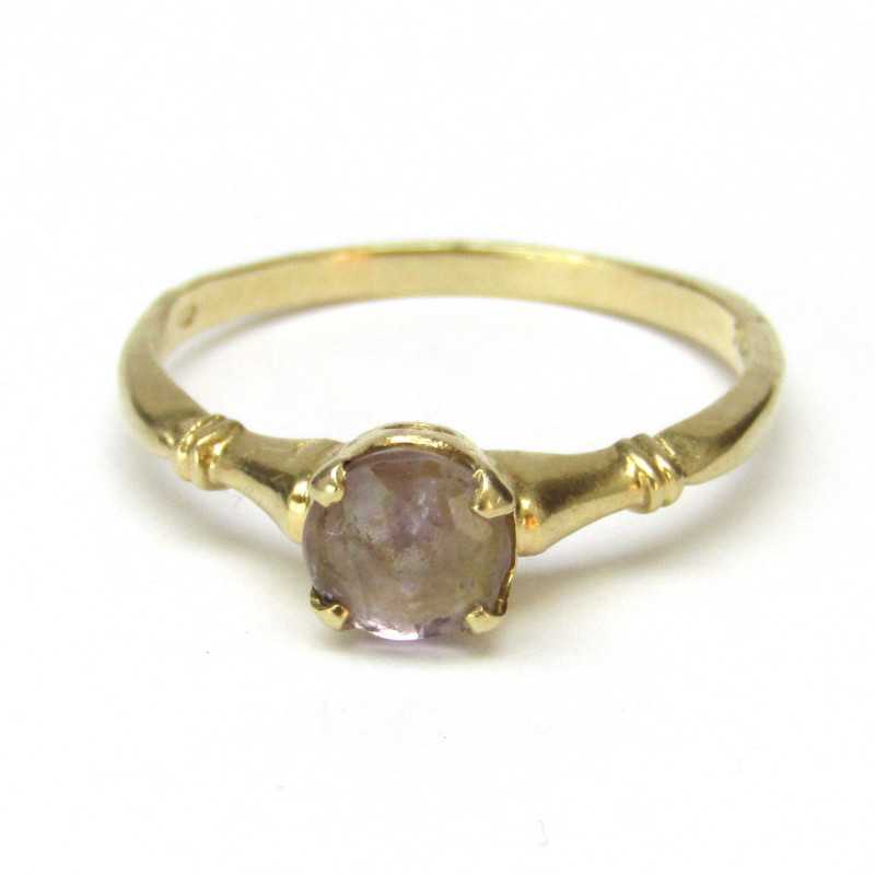 Zlatý prsten se safírem