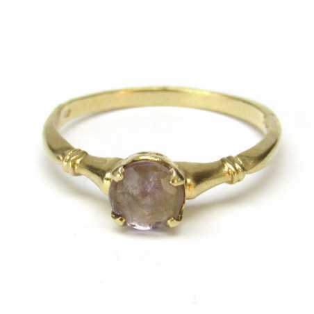 Zlatý prsten se safírem