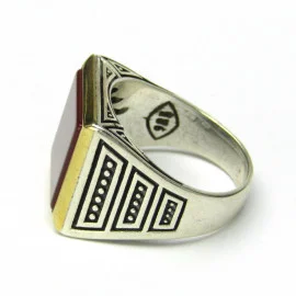 Stříbrný prsten s karneolem