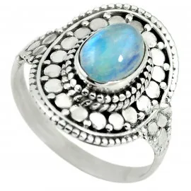 Stříbrný prsten s měsíčním kamenem