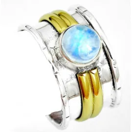 Stříbrný prsten s měsíčním kamenem