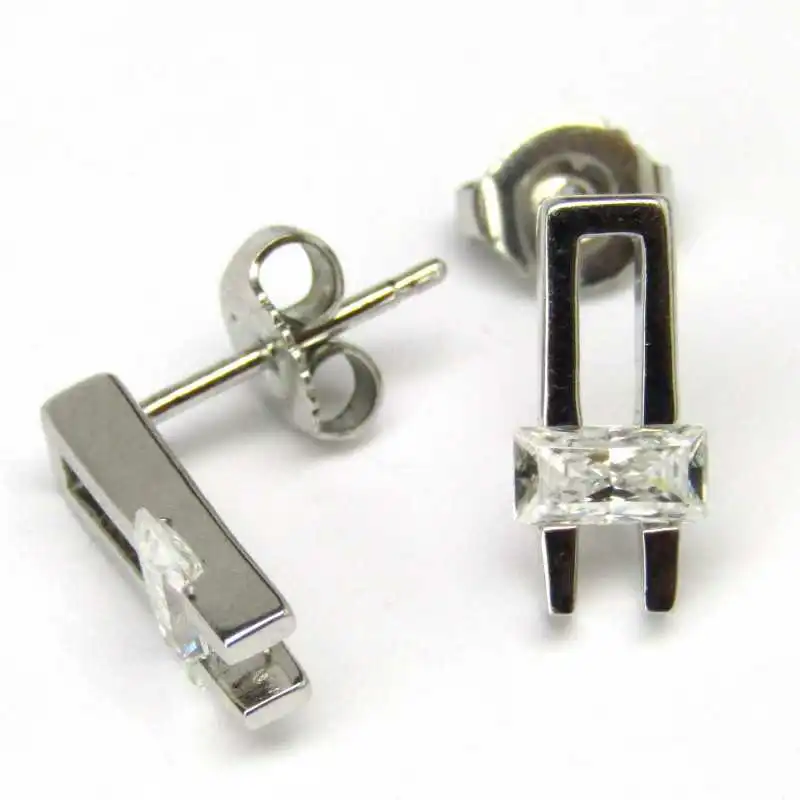 Stříbrné naušnice s bílými topazy