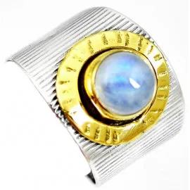 Stříbrný prsten s měsíčním kamenem