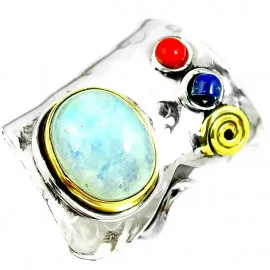 Stříbrný prsten s měsíčním kamenem