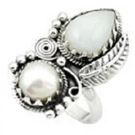 Stříbrný prsten s měsíčním kamenem