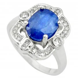 Stříbrný prsten se safírem