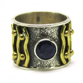 Stříbrný prsten se safírem