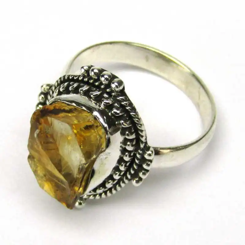 Stříbrný prsten s citrínem