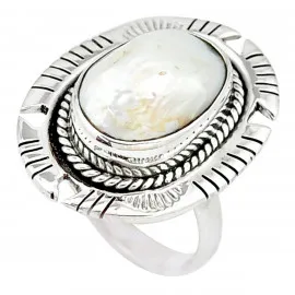 Stříbrný prsten s perlou