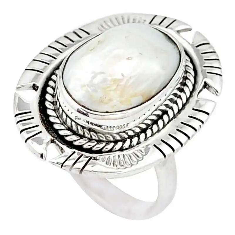 Stříbrný prsten s perlou