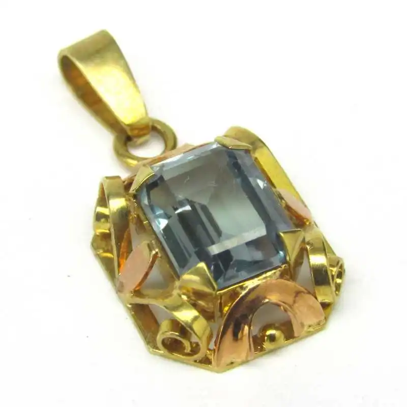 14 kt zlatý přívěsek se spinelem