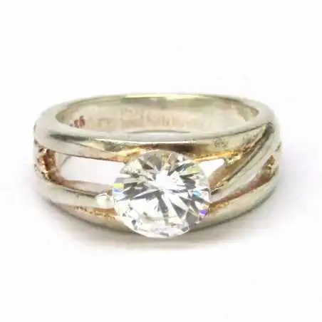 Stříbrný prsten se zirkonem