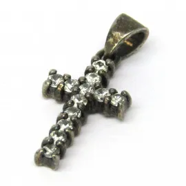 Stříbrný přívěsek kříž s topazy