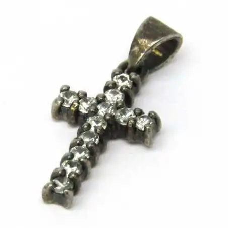 Stříbrný přívěsek kříž s topazy