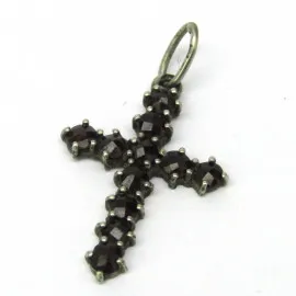 Stříbrný přívěsek kříž s granáty