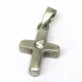 Stříbrný přívěsek kříž s křišťálem