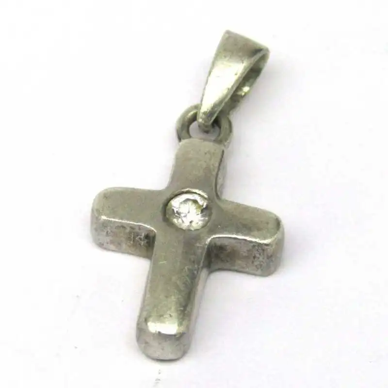 Stříbrný přívěsek kříž s křišťálem