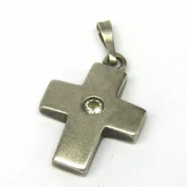 Stříbrný přívěsek kříž s křišťálem