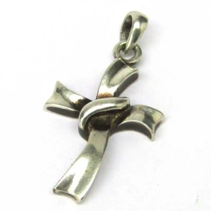 Stříbrný přívěsek kříž