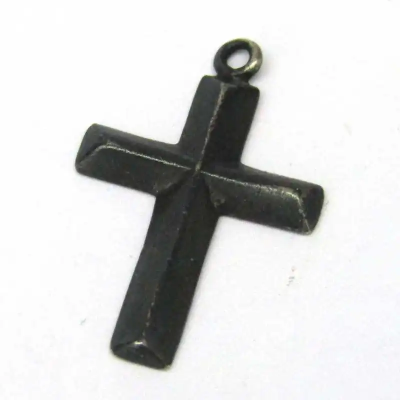 Stříbrný přívěsek kříž