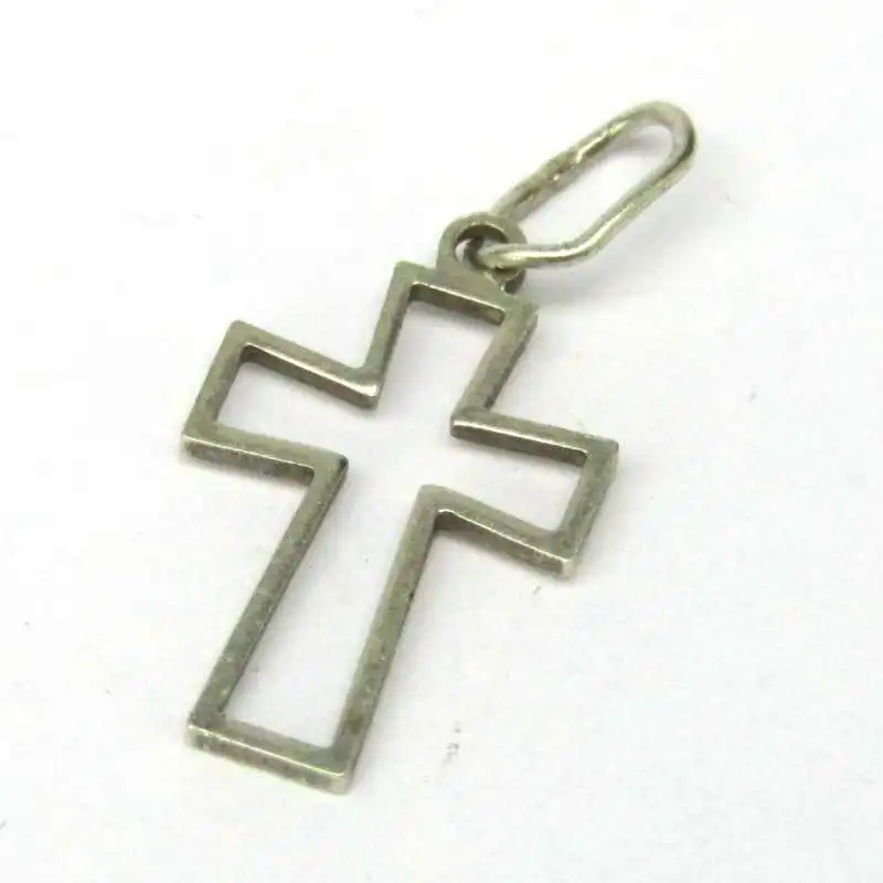 Stříbrný přívěsek kříž