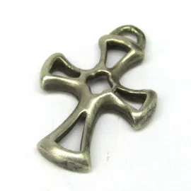 Stříbrný přívěsek kříž